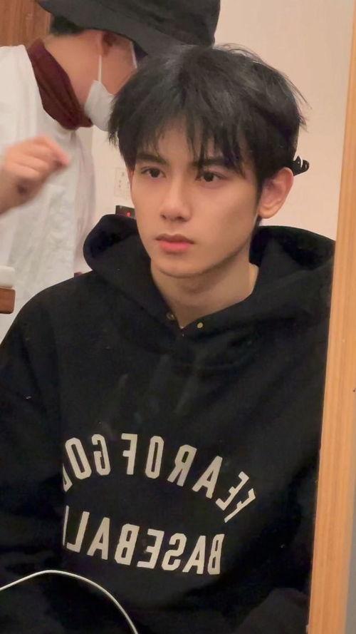 吃瓜娱乐胡先煦,吃瓜娱乐背后的青春成长